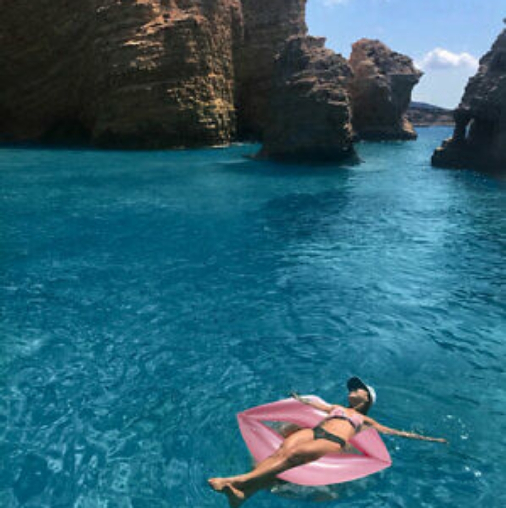FunBoy Inflatable Lip Float - Picture 2 of 10